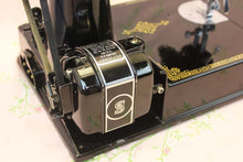 Load image into Gallery viewer, Singer Featherweight 221 Sewing Machine GOLDEN GATE SAN FRANCISCO 1939 Edition AF086***
