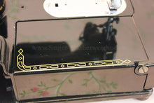 Load image into Gallery viewer, Singer Featherweight 222K Sewing Machine EL6850**
