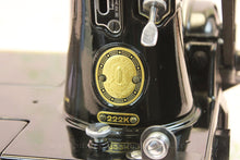 Load image into Gallery viewer, Singer Featherweight 222K Sewing Machine EL6850**
