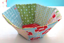 Load image into Gallery viewer, PATTERN BOOKLET, Bee in my Bonnet Kitchen Love by Lori Holt
