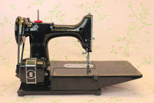 Load image into Gallery viewer, Singer Featherweight 222K Sewing Machine EM961***
