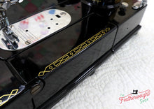 Load image into Gallery viewer, Singer Featherweight 222K Sewing Machine EM957***
