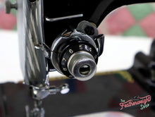 Load image into Gallery viewer, Singer Featherweight 222K Sewing Machine EM957***
