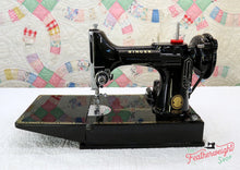 Load image into Gallery viewer, Singer Featherweight 221K Sewing Machine EL539***
