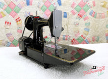 Load image into Gallery viewer, Singer Featherweight 222K Sewing Machine EK6296**
