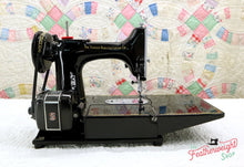 Load image into Gallery viewer, Singer Featherweight 222K Sewing Machine EK6296**
