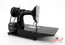 Load image into Gallery viewer, Singer Featherweight 222K Sewing Machine EJ616***
