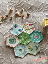 Load image into Gallery viewer, 1 1/2&quot; Inch Hexagons Iron-On Papers For English Paper Piecing x 1000
