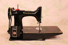 Load image into Gallery viewer, Singer Featherweight 221K Sewing Machine, Centennial EG706***

