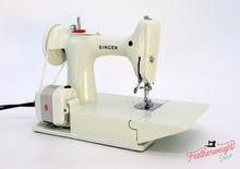 Load image into Gallery viewer, Singer Featherweight 221 Sewing Machine, WHITE EV986***
