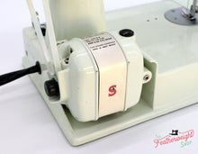 Load image into Gallery viewer, Singer Featherweight 221 Sewing Machine, WHITE EV986***
