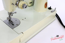 Load image into Gallery viewer, Singer Featherweight 221 Sewing Machine, WHITE EV986***
