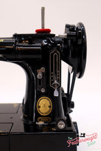 Load image into Gallery viewer, Singer Featherweight 222K Sewing Machine EJ626***
