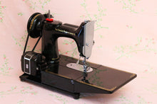 Load image into Gallery viewer, Singer Featherweight 222K Sewing Machine EJ916***
