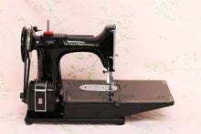 Load image into Gallery viewer, Singer Featherweight 222K Sewing Machine EJ916***
