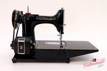 Load image into Gallery viewer, Singer Featherweight 222K Sewing Machine EK325***
