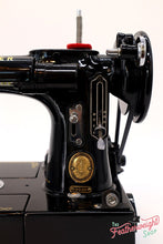 Load image into Gallery viewer, Singer Featherweight 222K Sewing Machine EK325***
