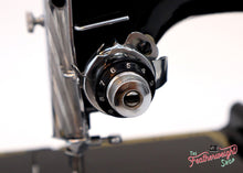 Load image into Gallery viewer, Singer Featherweight 222K Sewing Machine EJ909***
