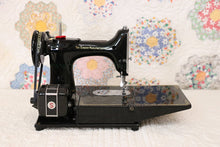 Load image into Gallery viewer, Singer Featherweight 222K Sewing Machine EM6011**
