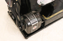 Load image into Gallery viewer, Singer Featherweight 222K Sewing Machine EM6011**
