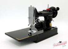 Load image into Gallery viewer, Singer Featherweight 221K Sewing Machine EM599***
