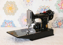 Load image into Gallery viewer, Singer Featherweight 221K Sewing Machine, EH628***
