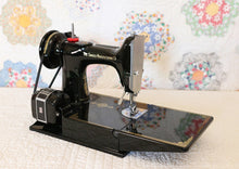 Load image into Gallery viewer, Singer Featherweight 221K Sewing Machine, EH628***
