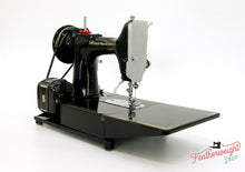 Load image into Gallery viewer, Singer Featherweight 222K Sewing Machine EM6024**
