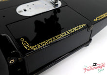 Load image into Gallery viewer, Singer Featherweight 222K Sewing Machine EM6024**
