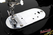 Load image into Gallery viewer, Singer Featherweight 222K Sewing Machine EM6024**

