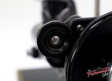 Load image into Gallery viewer, Singer Featherweight 222K Sewing Machine EM6024**
