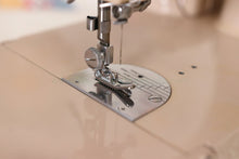 Load image into Gallery viewer, Singer Featherweight 221 Sewing Machine, TAN ES879***
