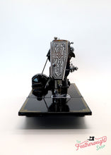 Load image into Gallery viewer, Singer Featherweight 221 Sewing machine, "First-Run" 1933 AD549***
