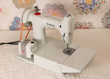 Load image into Gallery viewer, Singer Featherweight 221 Sewing Machine, WHITE FA095***
