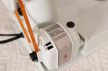 Load image into Gallery viewer, Singer Featherweight 221 Sewing Machine, WHITE FA095***
