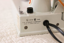 Load image into Gallery viewer, Singer Featherweight 221 Sewing Machine, WHITE FA095***
