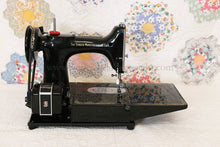 Load image into Gallery viewer, Singer Featherweight 222K Sewing Machine EK629***
