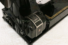 Load image into Gallery viewer, Singer Featherweight 222K Sewing Machine EK629***
