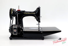 Load image into Gallery viewer, Singer Featherweight 222K Sewing Machine EL181***
