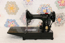 Load image into Gallery viewer, Singer Featherweight 222K Sewing Machine EM9584**

