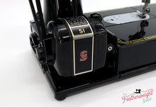 Load image into Gallery viewer, Singer Featherweight 222K Sewing Machine EM238***
