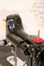 Load image into Gallery viewer, Singer Featherweight 222K Sewing Machine EN137***
