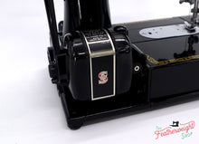 Load image into Gallery viewer, Singer Featherweight 222K Sewing Machine EM9612**

