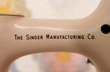 Load image into Gallery viewer, Singer Featherweight 221 Sewing Machine, TAN JE157***
