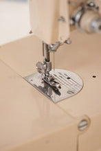 Load image into Gallery viewer, Singer Featherweight 221 Sewing Machine, TAN JE157***
