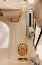 Load image into Gallery viewer, Singer Featherweight 221 Sewing Machine, TAN JE157***
