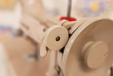 Load image into Gallery viewer, Singer Featherweight 221 Sewing Machine, TAN JE157***
