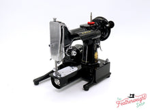 Load image into Gallery viewer, Singer Featherweight 222K Sewing Machine EL185***
