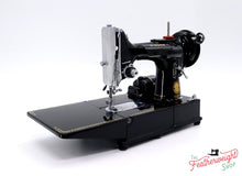 Load image into Gallery viewer, Singer Featherweight 222K Sewing Machine EK3213**
