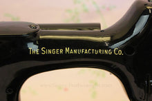 Load image into Gallery viewer, Singer Featherweight 222K Sewing Machine EK633***
